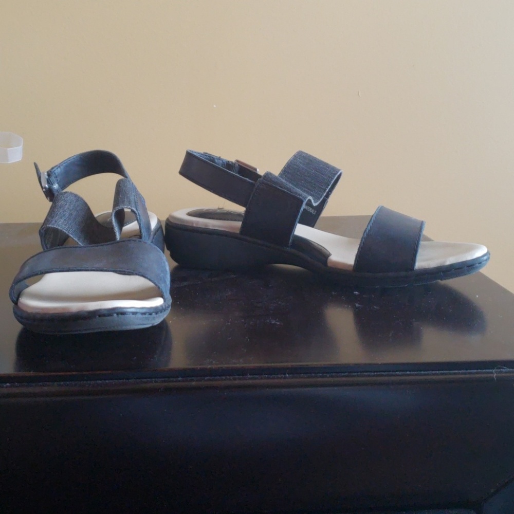 Sandals - Picture 2 of 4